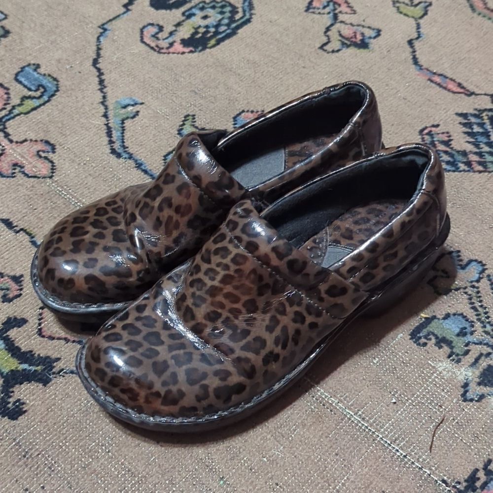 Born Concept B.O.C. Size 8 BC8638 Leopard Peggy Slide On Wedge Clog Mule Womens